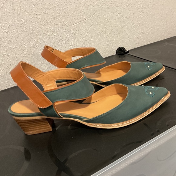 NEW Sundance Catalog low-heeled pumps 40 - Picture 1 of 7